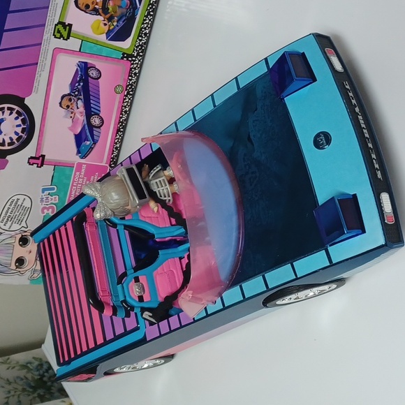 L.O.L SURPRISE Dance Dance Dance car, pool, and dance floor. 3-in-1 - Picture 3 of 8